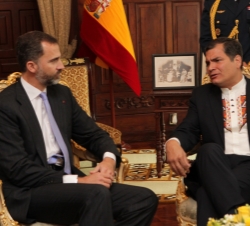 Viaje Oficial a la República de Ecuador. El Príncipe de Asturias durante el encuentro con el presidente de la República de Ecuador, Rafael Correa